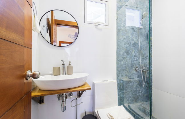 3-BR Villa with Pool & Rooftop Jacuzzi - Foto 50