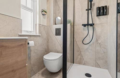 Riverside Rest 2 - 2 Bath, 2 Bedroom Apartment - Free Onsite Parking - Photo 7