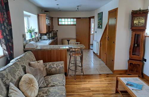 Rose Cottage Trecynon Traditional 2 bed cottage Zip World Beacons Bike - Photo 3