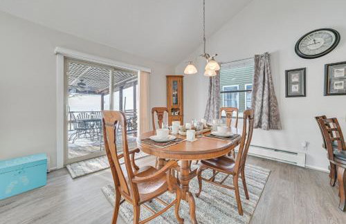 Porch and Views Waterfront Home on Houghton Lake! - Foto 10