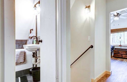 Hike, Fish and Explore California Cabin with Deck! - Foto 19