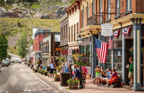 Victorian Dream! Charming Mountain View Home by Downtown - Foto 4