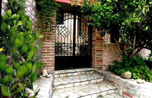 Panorea's Stone House - Foto 1