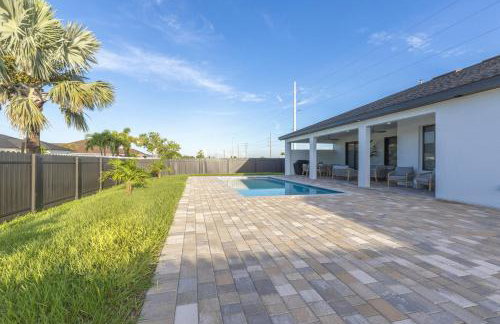 KING BED - FREE Pool Heat - 85 in TV - 4BR Villa - Foto 15