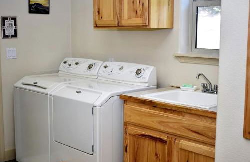 Off-The-Grid Cottage Rental with 360-Degree Mountain Views near Cascade, Idaho - Foto 14