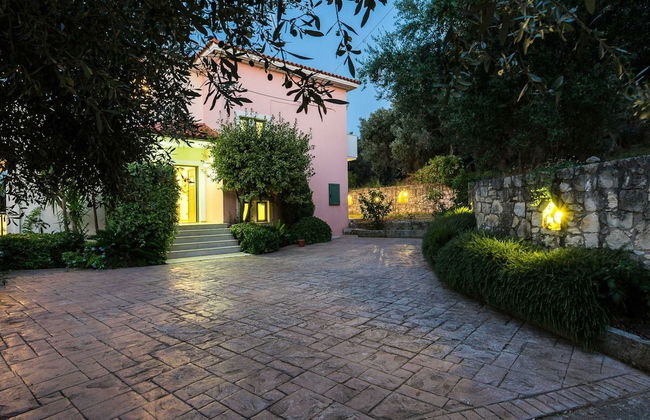 Secluded Villa w Private Pool, Children Play Area, Pool Table, BBQ & Sea Views - Foto 33