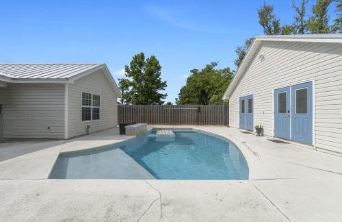 The Splash Pad Sleeps 13 w Pool Patio and Garage - Foto 11