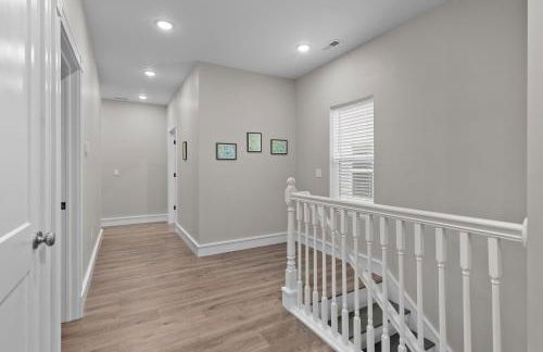 Bright Urban Comfort | JZ Vacation Rentals - Foto 39