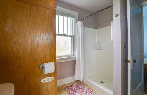 Fire Pits, Views and Yard Luxe Mt Horeb Getaway! - Foto 19