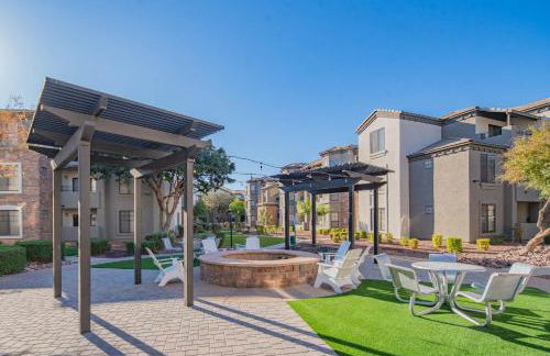 Amiable 2BD King Bed with Pool, Hot Tub, Gym, Parking - Foto 38