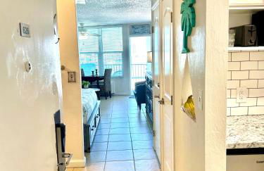 Beach Condo with Pool & Tiki Bar! - Foto 34