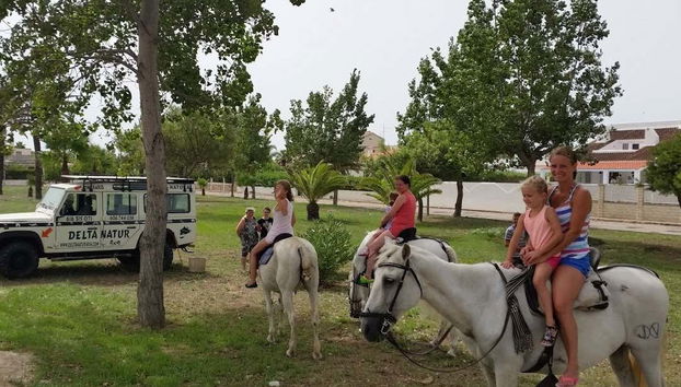 Passeio a cavalo saindo de Deltebre