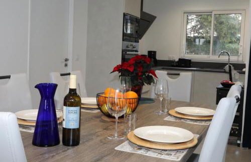 Gîte les iris Fleurs des Pyrénées - Climatisation - Borne VAE - Foto 11