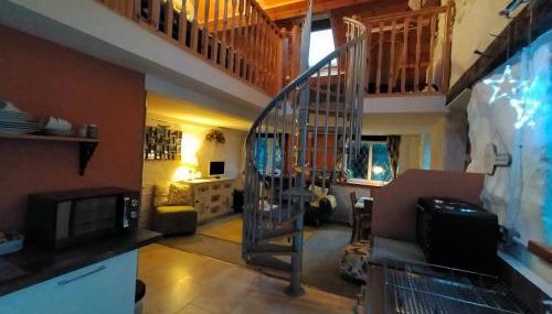 Yr Hen Efail - Quirky Old Smithy cottage near forest walks, cycling & lakes - Foto 1