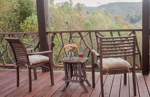 Luxurious Mountain Retreat with Hot Tub Jacuzzi Suite & Wood-Burning Fireplace - 10 Min to Boone - Foto 14