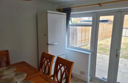Entire 3 bedroom home with Parking in Welling, London, UK - Photo 61