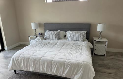 Brand New Luxury 4 bedroom heated pool home - Foto 15