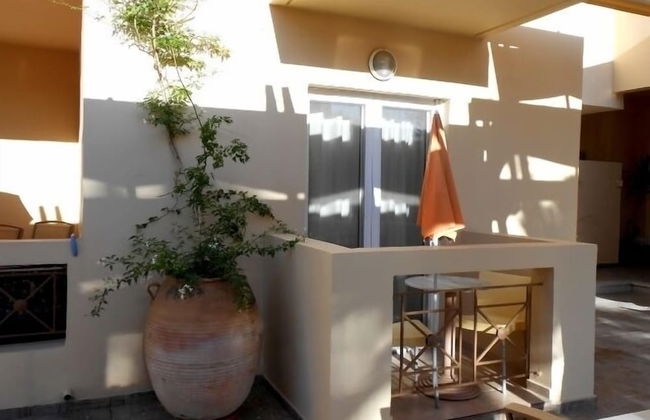 Lambrinos Suites - Photo 23