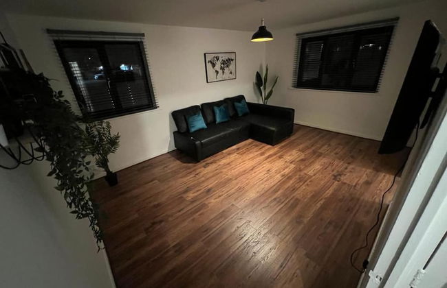 Impeccable 2-bed Apartment in Grays, London - Photo 24