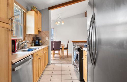 A Denver Oasis 15 Min to the Bronco Stadium 3 Bedroom with a King Suite - Photo 4