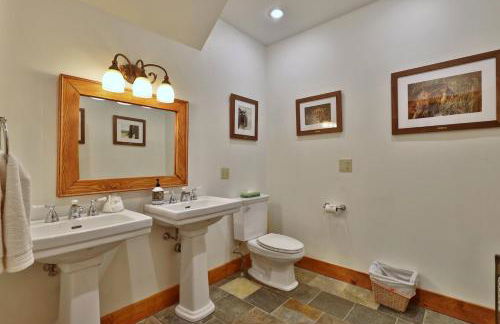 Spacious Vermont Mountain Retreat - 4BR,4BA - Near Skiing & Hiking - Perfect for Groups - Foto 20