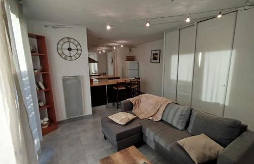 Essential Near stadium Air conditioning et Private parking - Foto 6