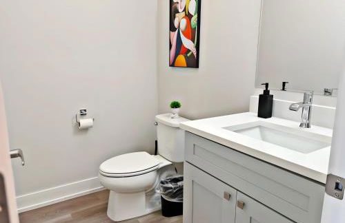 4BR Townhouse with Lake View & Parking - Sleeps 10 - WV rep 3 - Foto 44