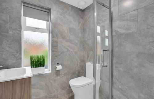 Stanley Park House Peterborough - 3 bed, 3 bathroom, parking, garden - Foto 32