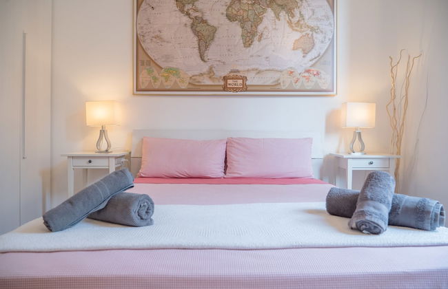 Charming Milanese Apartments - Photo 10