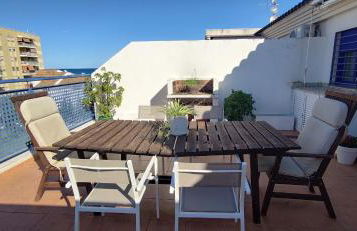 Precioso Duplex a orilla del mar y con piscina - Foto 7