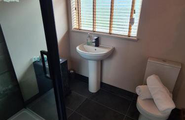 Rumer Hill House a unique boutique styled place to stay in Cannock close to A5 the McArthur Glen outlet - Foto 28