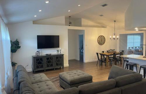 Beautiful Home across the street from Lake June! - Foto 68