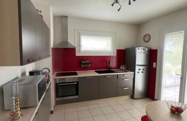 Les Mazades à 10 min de Périgueux avec piscine chauffée, meublé de tourisme classé 3 étoiles - Foto 7