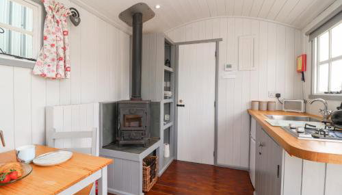 The Shepherds Hut - Photo 3