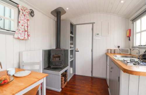 The Shepherds Hut - Photo 3