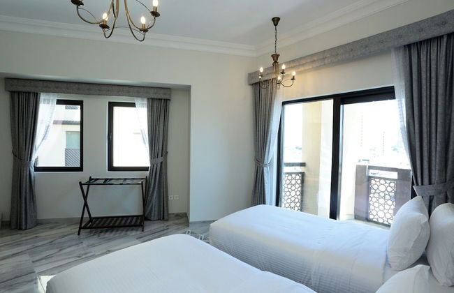 Marbella Executive 2 Bedrooms Balcony - Photo 7