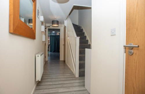 Cosy townhouse, new build, 5 bedrooms, Sleeps 8, Free Parking - Foto 20