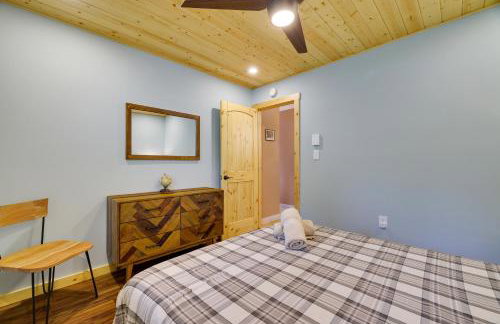 Secluded Cabin, Jacuzzi, Pool Table, King Bed & Fire Pit - Photo 2