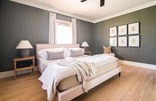 The Gable - 3 BLKS from Main St - Photo 1