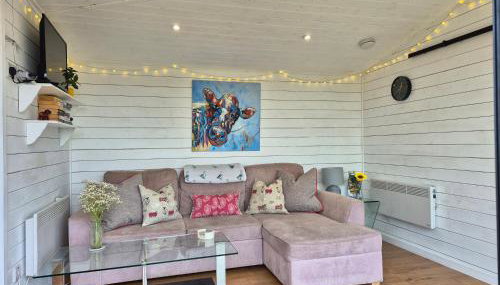 Brondini View Cabin (Private Garden and Hot Tub) - Foto 4