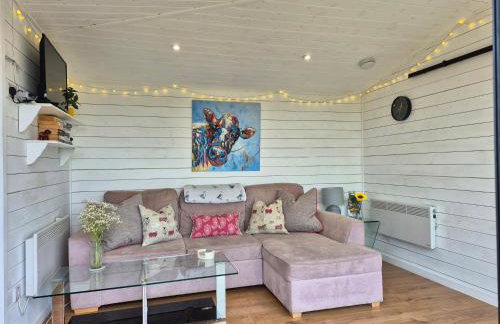 Brondini View Cabin (Private Garden and Hot Tub) - Foto 4