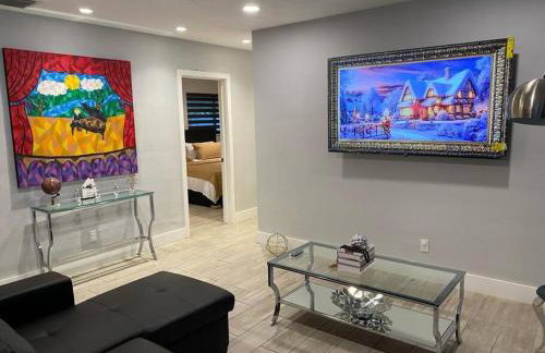 Luxurious Westchester Home Near Miami Clinics - Photo 8