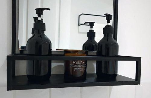 Stylish Apartment in City Centre with Parking - Photo 6