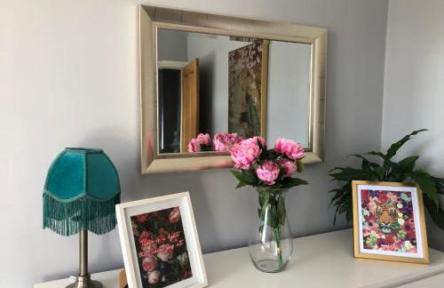 Stunning Period Townhouse with Garden, Walking Distance to Town - Photo 31