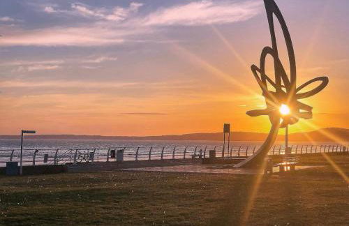 Comfy 4 Bed Home - Port Talbot - Perfect for Contractors & Families - Foto 19