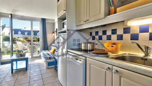 LocaLise - Maison E2 au Guilvinec - A 20m de la mer avec jardin et piscine - Tout à pied, plage, port, centre commerces, marché - Wifi inclus - Vue mer de la chambre - Animaux bienvenus - Linge de lit inclus - Foto 5, pet friendly, minibar