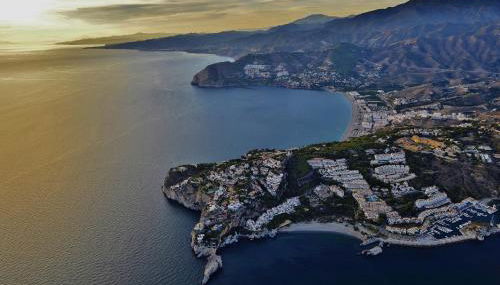 Seaview Terrace, Beachfront Bliss & Towncenter - Terraza con vistas al mar, a pie de playa y céntrico - Photo 2