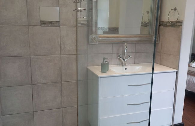 Jakes's Place Modern Comfortable & Sunny 3-bedroom House in Kensington - Photo 21