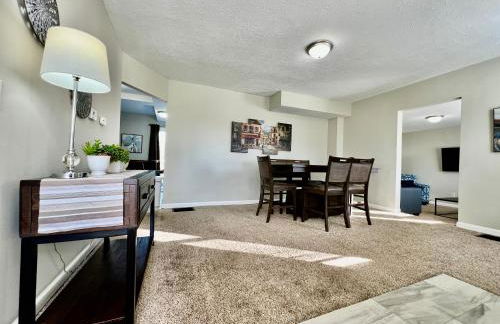 Charming 4BR Home in Liberty Township w Large Deck - Foto 23