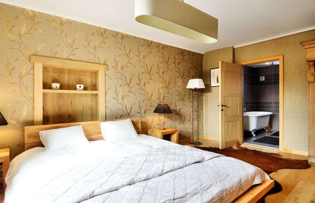 Walk Luxury Stay With Pool - Photo 9